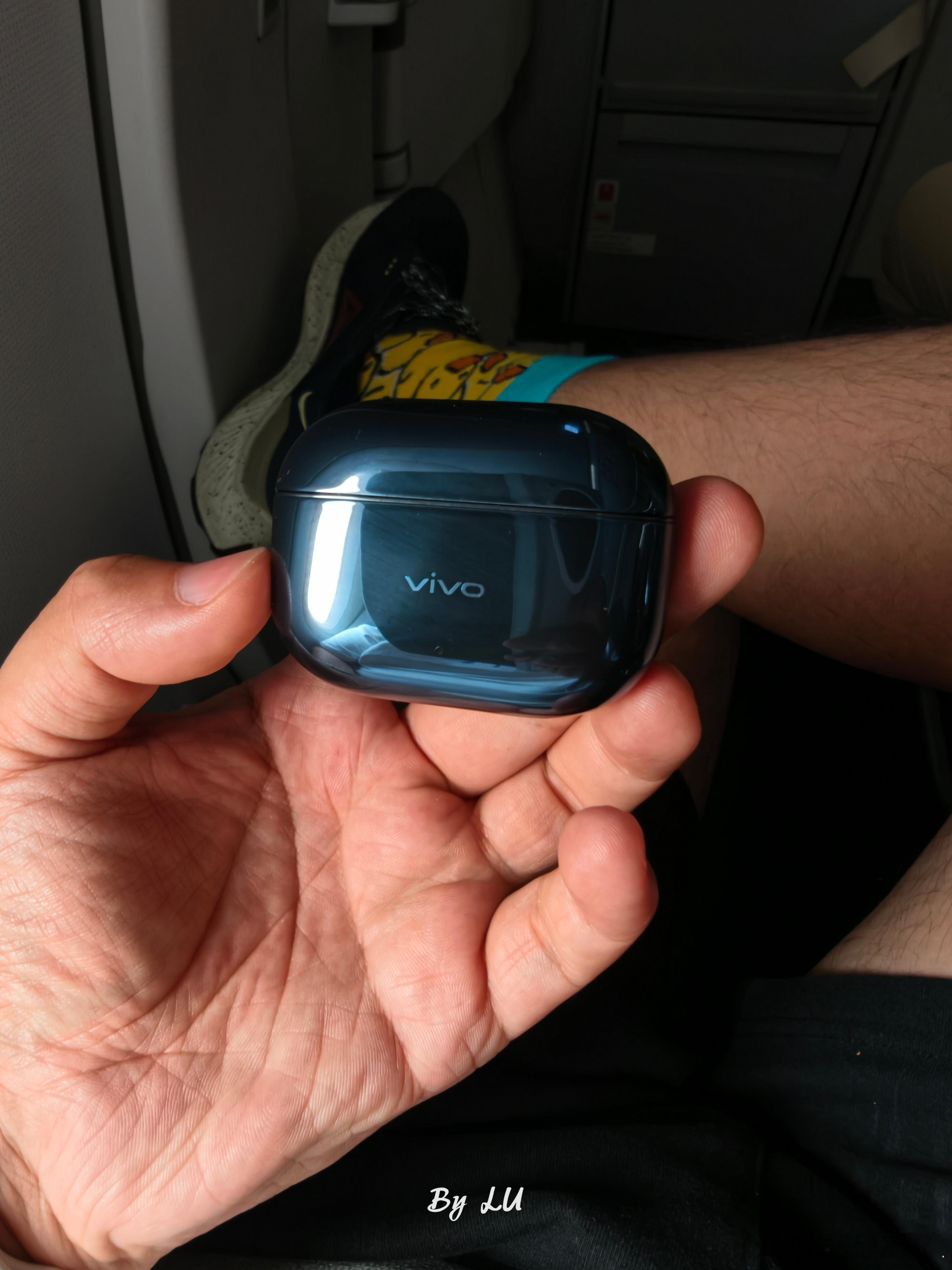 无比期待 vivo 的 TWS 5 Pro，我现在日常用的 TWS 4 Hi-F