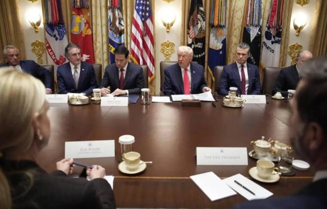 巴阿这场“公开战争”，看似是反恐引发的冲突，实则是埋藏100多年的宿怨总爆发，更