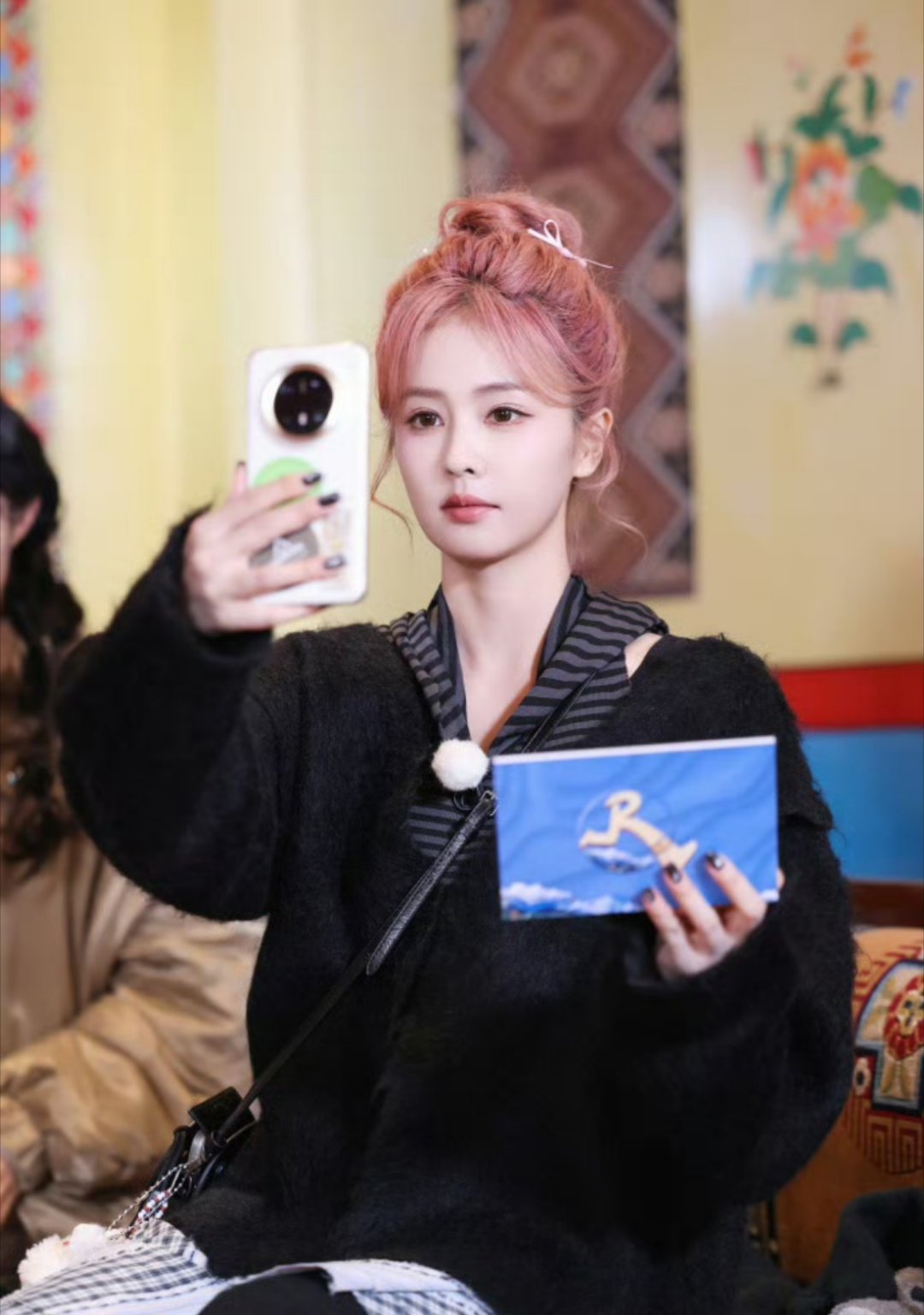 白鹿粉色头发好好看～提问这是什么粉～真的巨好看～期待白鹿更多作品 