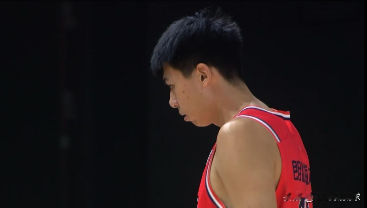 广州朗肽海本新星徐昕真是毫无斗志！在今天广州朗肽海本主场迎战浙江稠州金租的比赛中