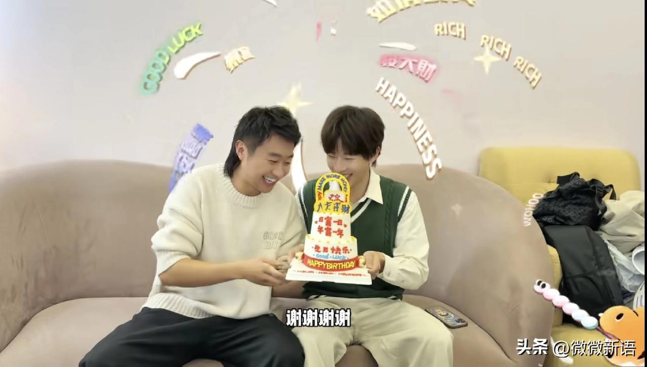 赵子豪真的成了“小黑猫”啦。
赵子豪发动态：“豪朋友林高远的18岁生日花絮”，原