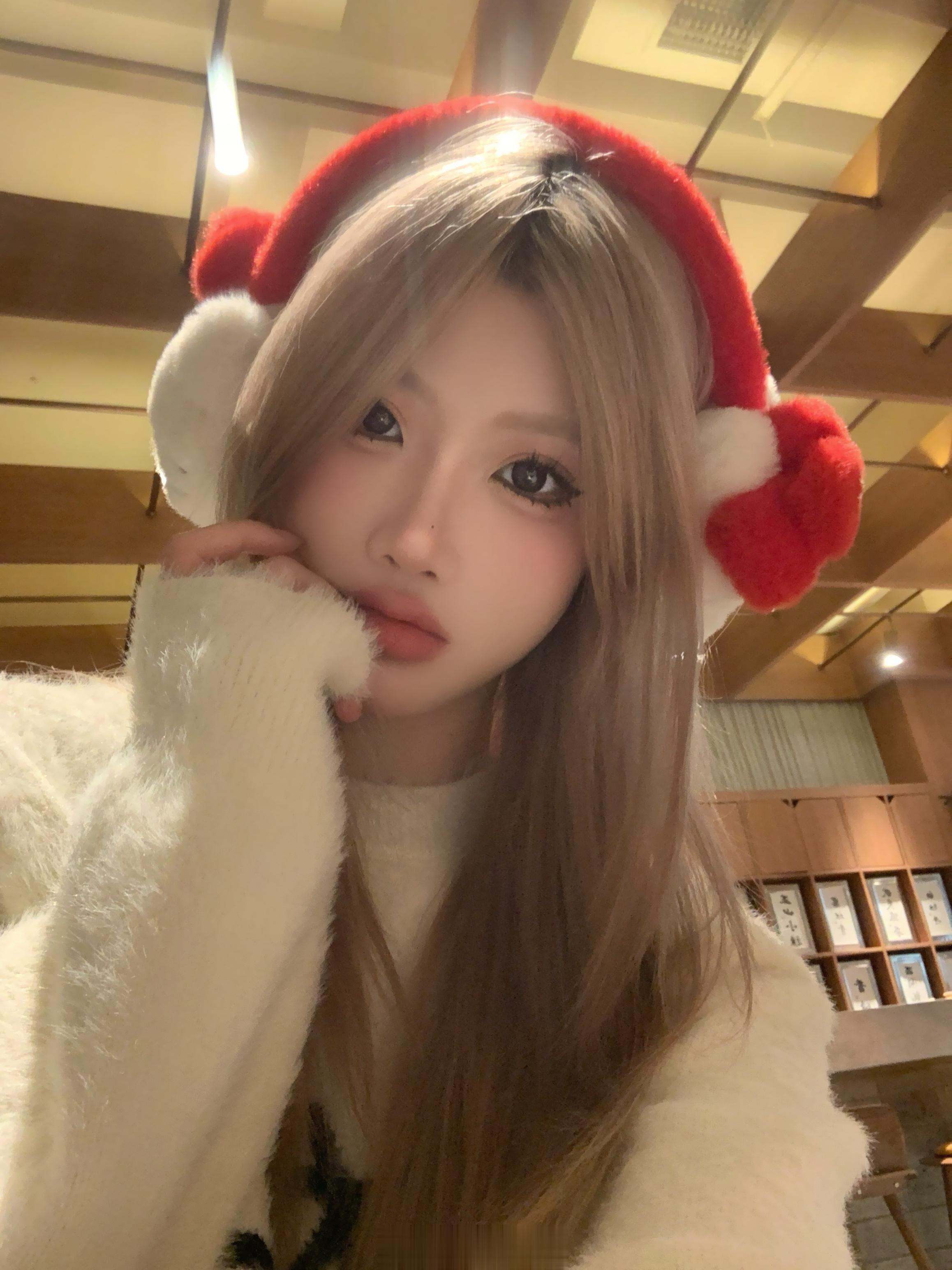 # H.Kitty♡⃟ * ​​​