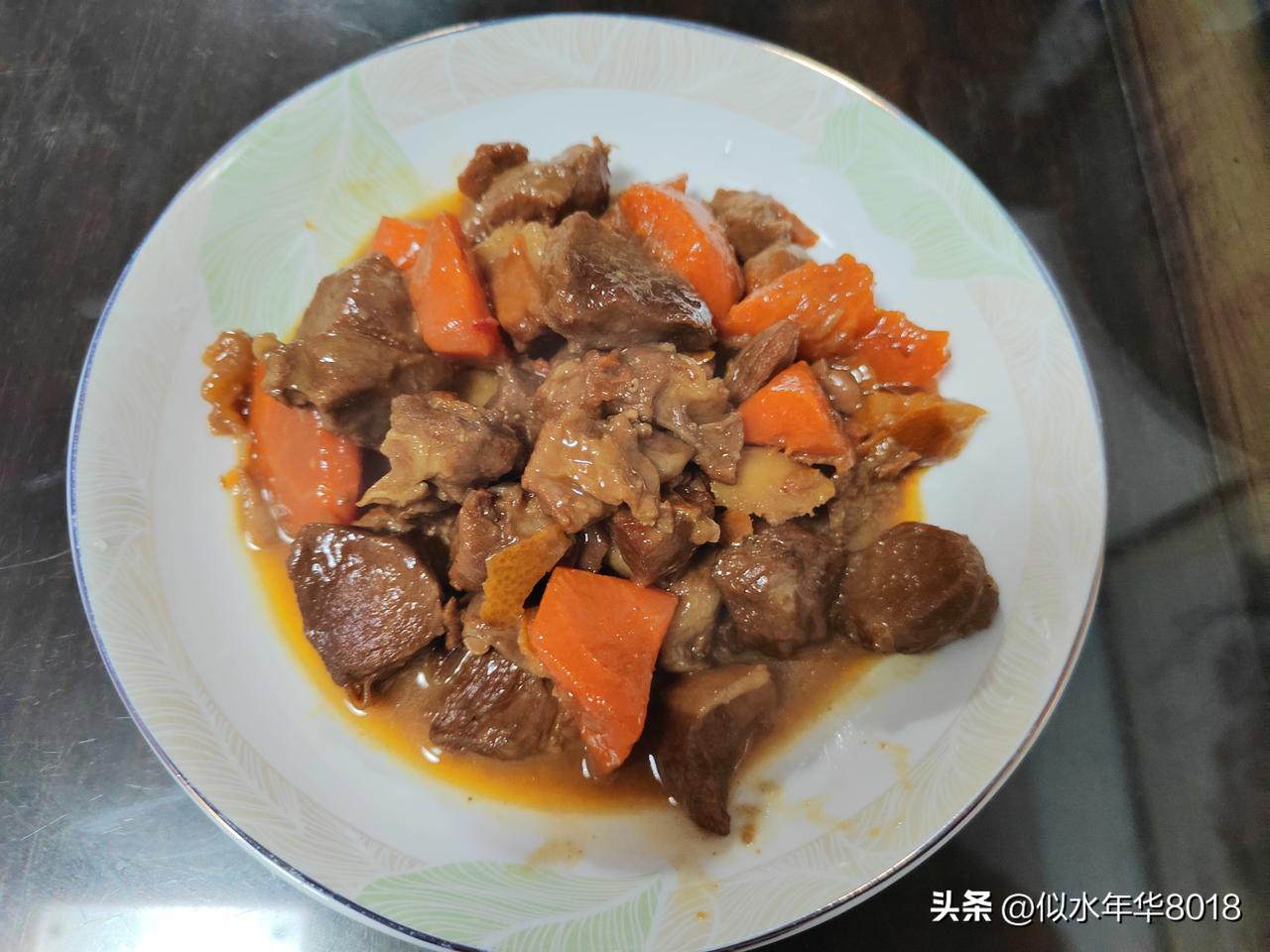 今天南京阴有阵雨，最高温度25℃，这几天南京的气温都是二十几度，还是比较凉爽的，