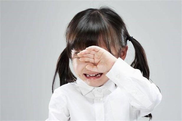 母亲不在后，继父把我丢给姥姥养大，如今继父年纪大了，我却选择给他养老送终。

 