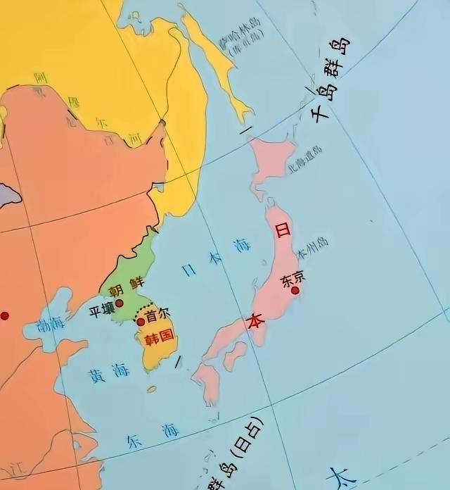 中日关系崩了，所有人都以为日本是在替美国冲锋、替台湾站台！
最近在东亚安全讨论里