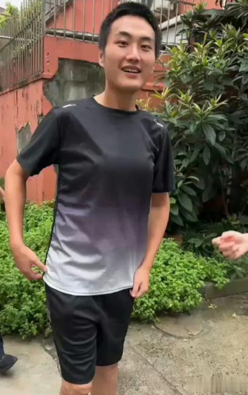 山泥若出狱了！瘦成闪电，健康身材！

山泥若因在服刑期间表现良好，因此减刑6个月