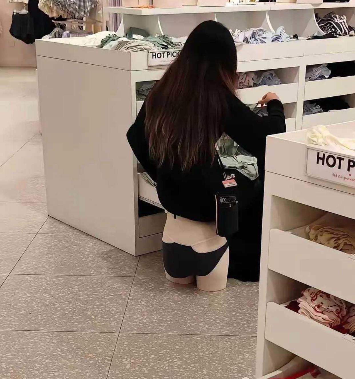 内裤店的创意，差点看歪了