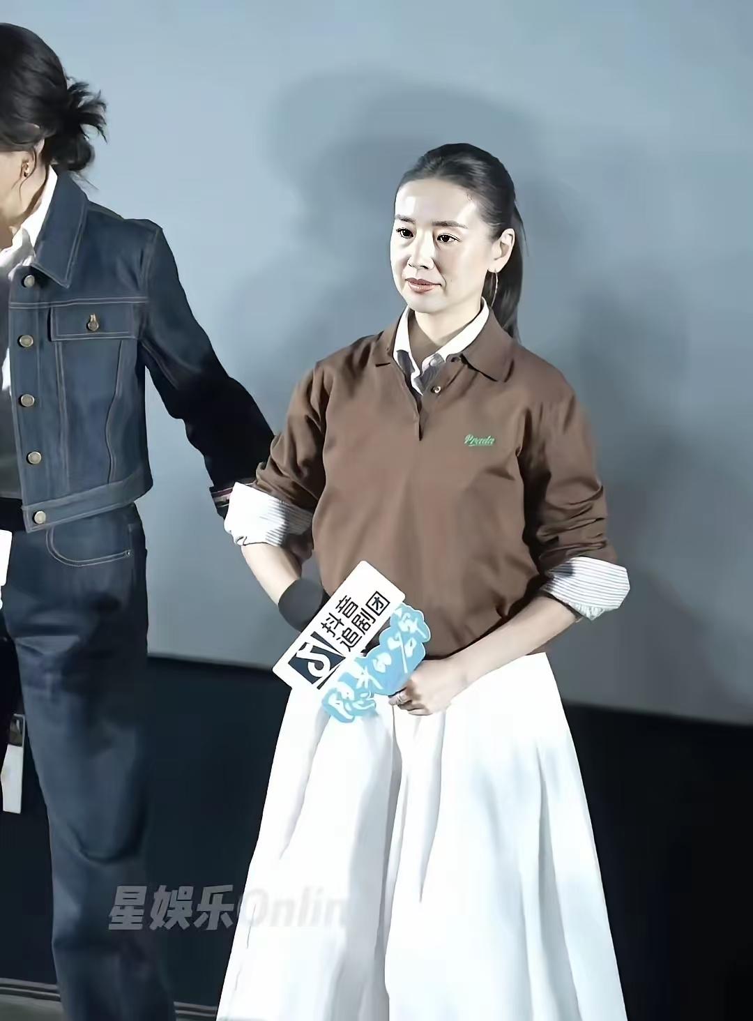 觉得她过得一直不开心。奚美娟，陈红，董洁，小宋佳，从来都没开心。

这是挂相，被