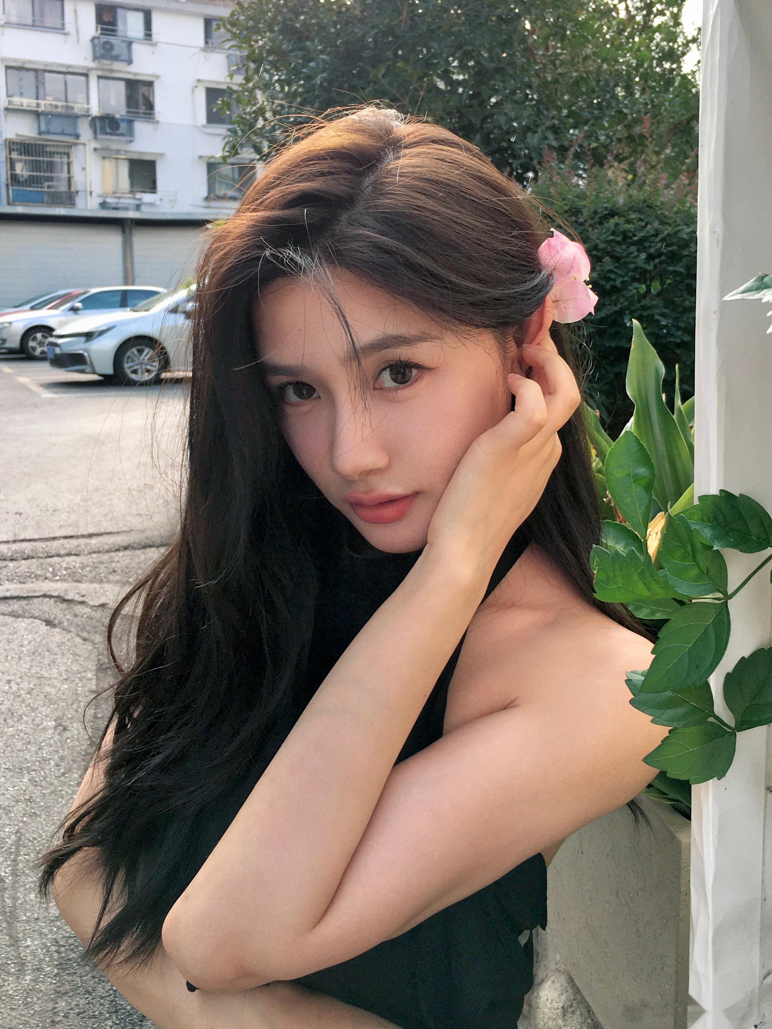 🌸 🍃遇到一片小小的花墙 ​​​