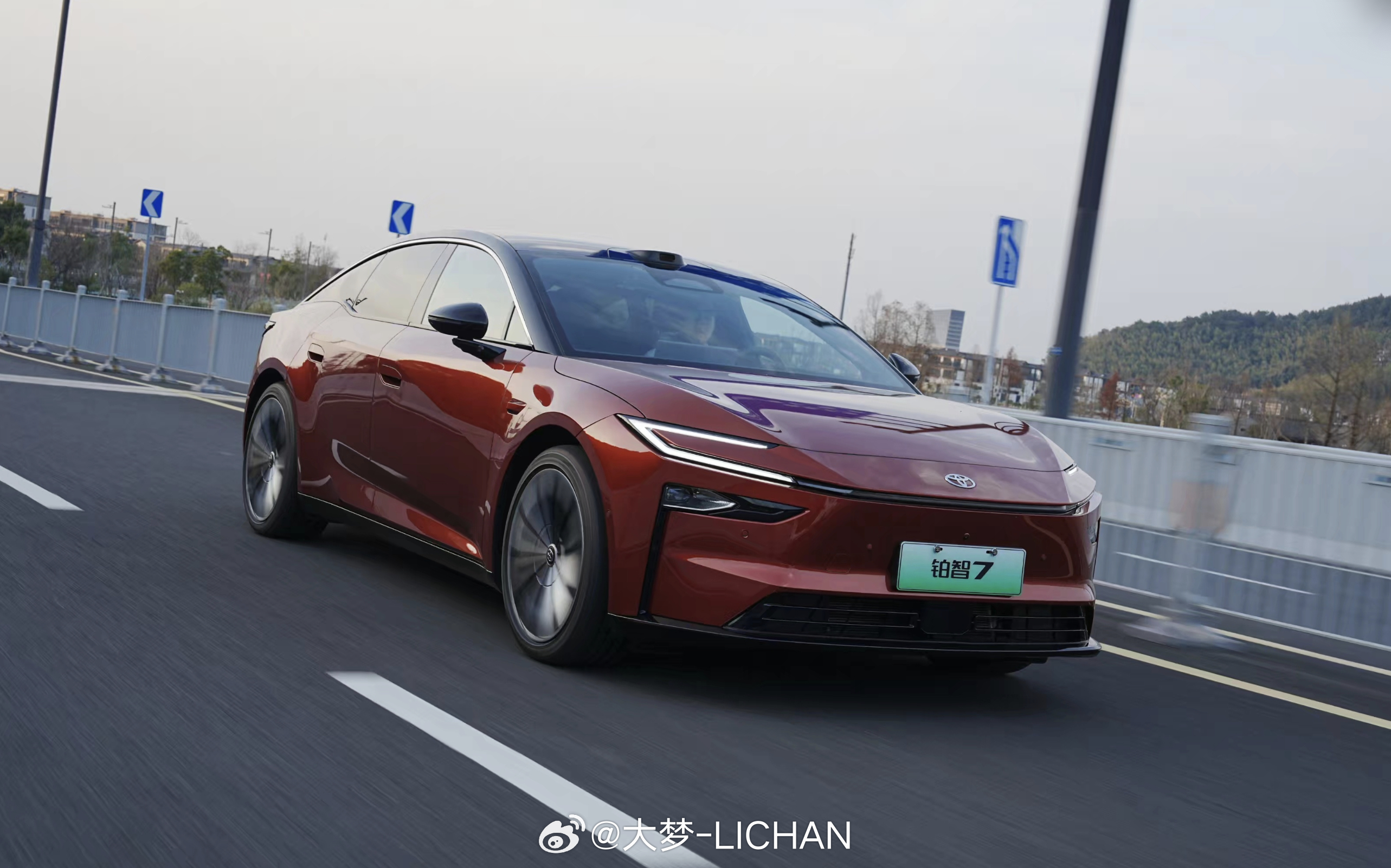 曹旭东说丰田铂智7将上R7大模型铂智7这次宣发阵容有点夯，Momenta的CEO