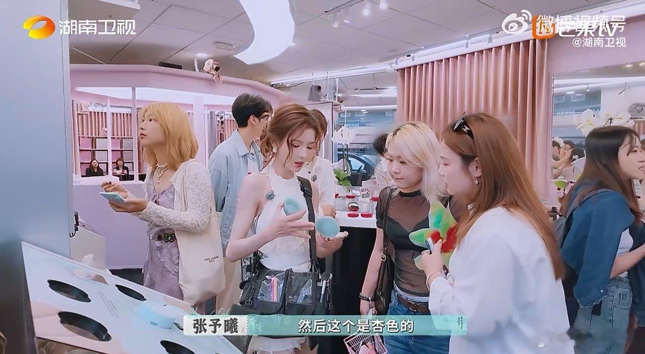 毕雯珺文俊辉合体偷师李佳琦 巴黎合伙人名场面 巴黎合伙人 美妆圈的“学习小团队”