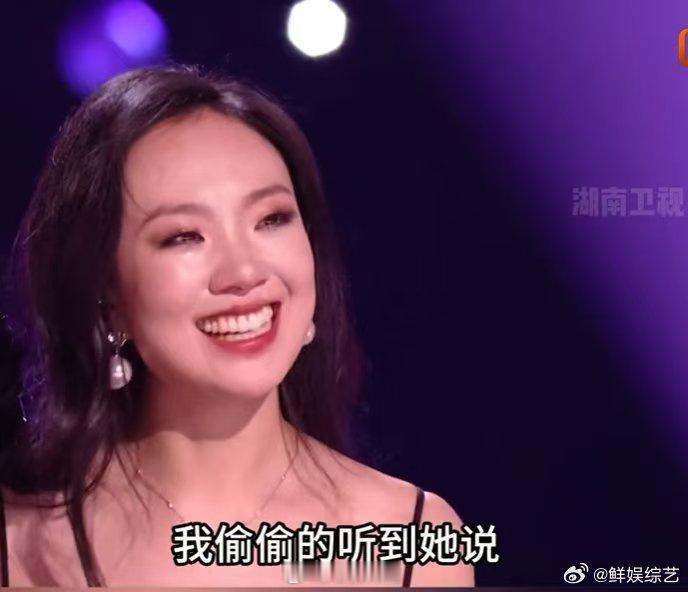 昨晚直播欢乐多多！那英点评时突然“变身”殷秀梅，说想听苗梦初的中文歌，这波操作太