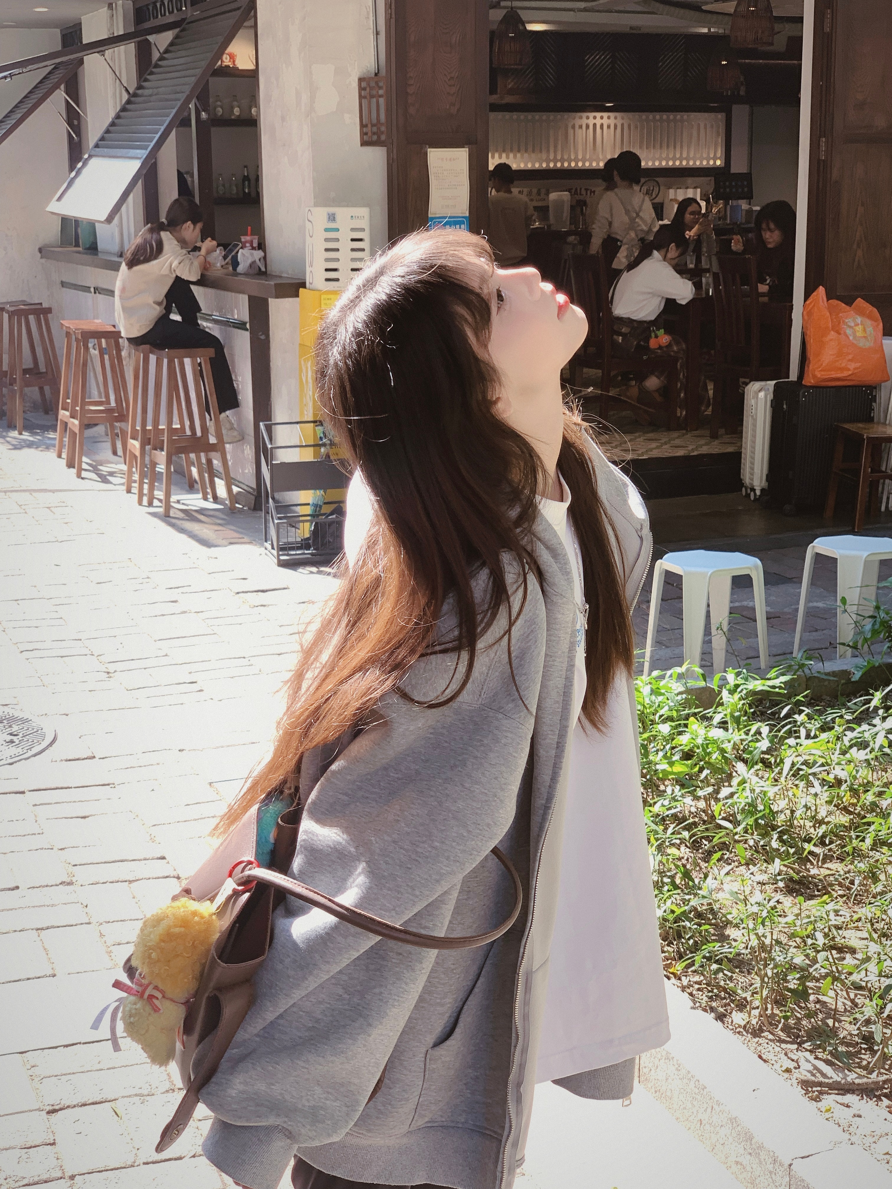 𐃆 ˒˒ ͏            ╱|、                  