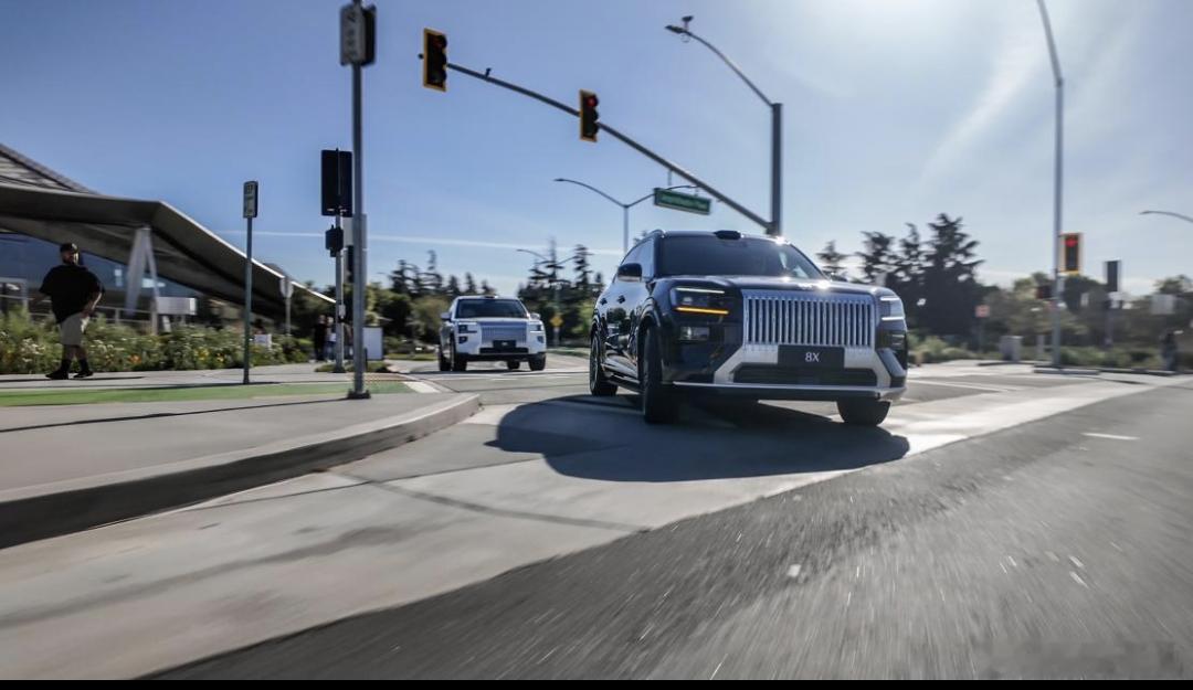 吉利发布舱驾融合关键成果 今儿吉利发布的 超级EVA智能体还挺有意思，将在极氪8