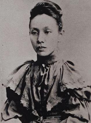 1907年，袁世凯收到罗斯福的一封信，罗斯福希望他能为一名女士提供帮助，没想到袁