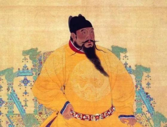 1420年，朱棣将3000宫女处刑。

行刑时，他亲临现场。

一位宫女熬不住刑