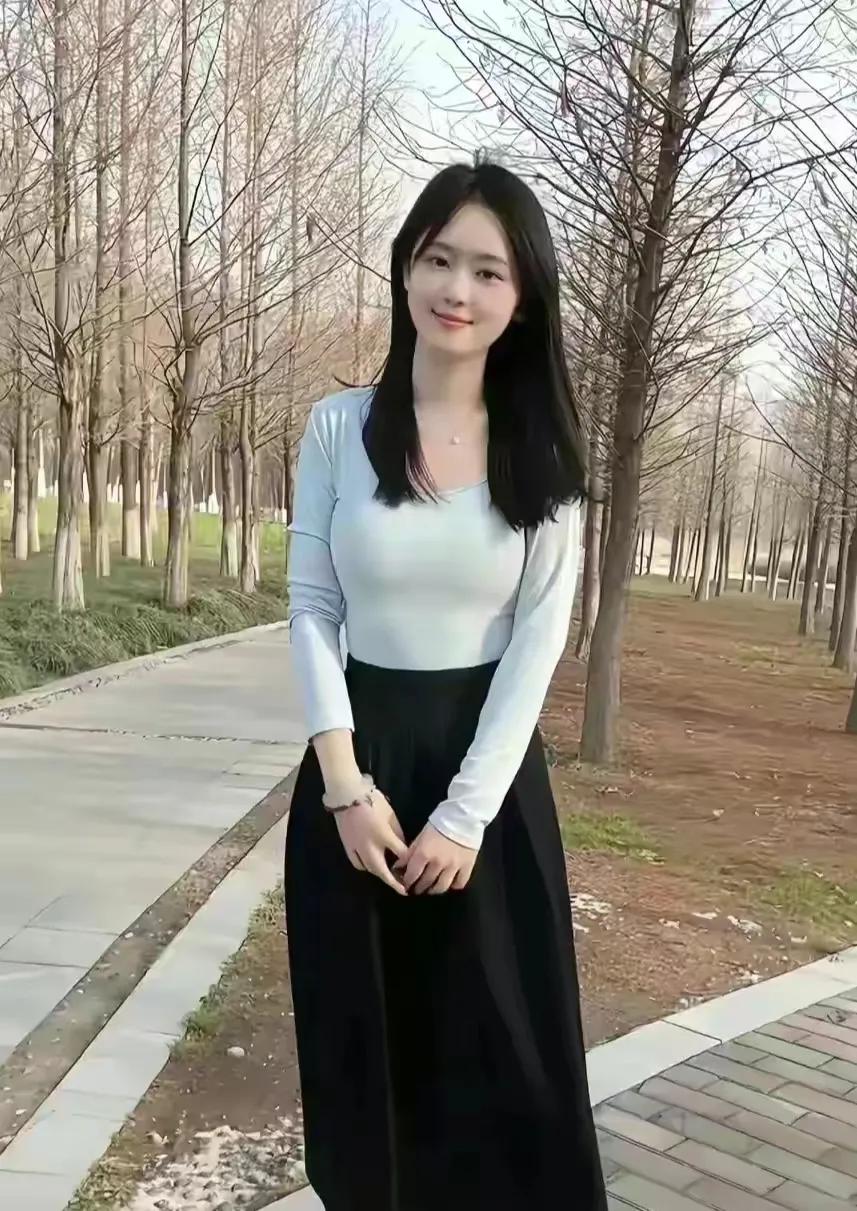 81年的我，未婚未育，却活出了自己的精彩。我从不自怜，反而以独立自主的姿态，面对