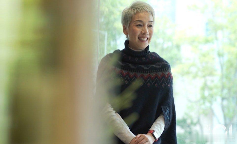 螢幕前，江美儀總是給人一種硬朗、堅強的印象；但鏡頭背後，近二十年來，她其實一直在