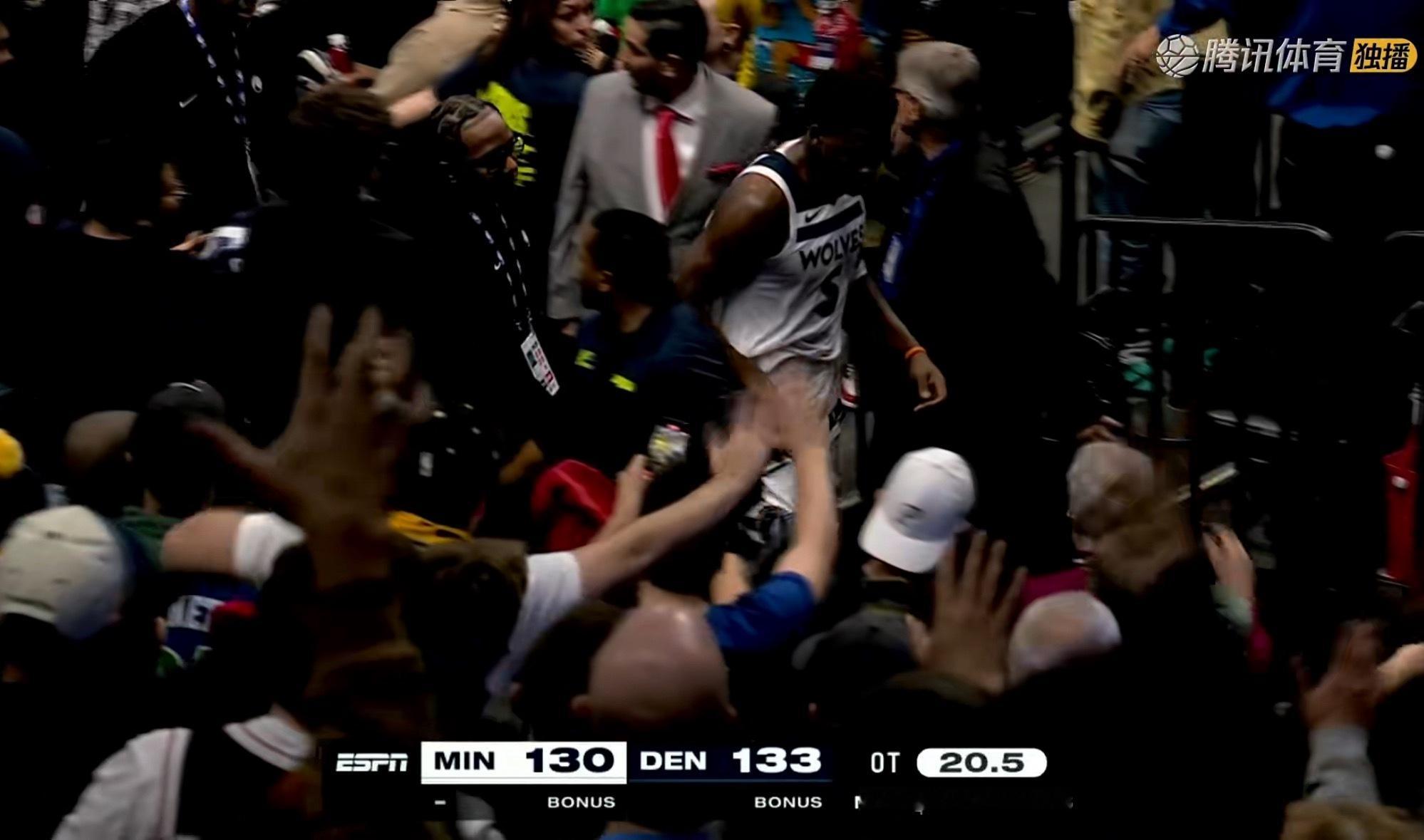 神仙打架，掘金加时击败森林狼，爱德华兹被驱逐出场。 森林狼vs掘金