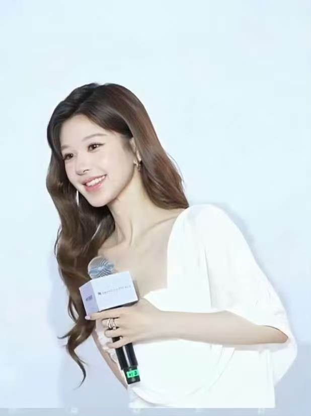 不是很关怀女顶的宝格丽吗，每天开贴，今天女顶戴上你又不吱声了 