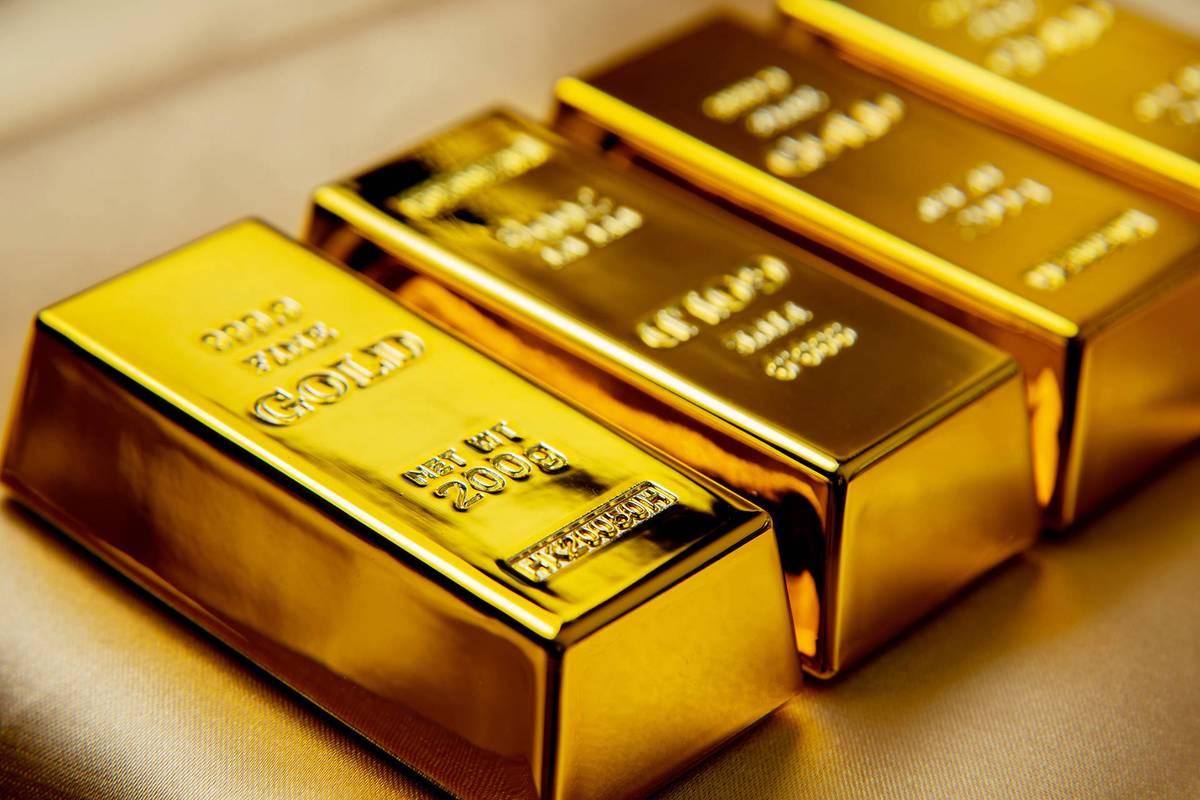 刚打开手机看了眼金价，心跳直接漏了一拍。

昨天还1150一克呢，今天就变成11