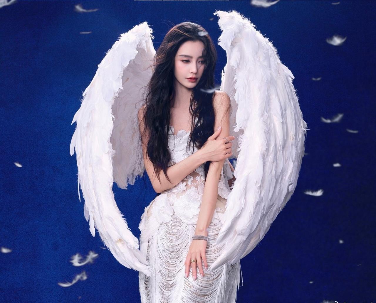 ✨Be An Angel Day · 做天使日 ​​​
怼脸依旧美颜暴击！黑纱蒙