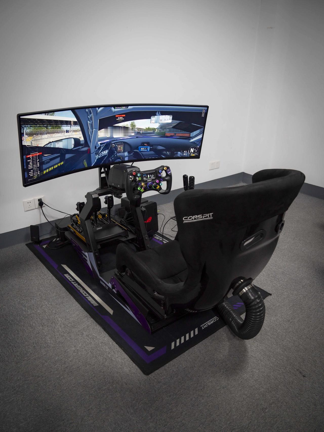 以前我过弯总是提前老远就刹车，生怕撞墙，结果圈速死活上不去。后来跟大神学了“晚刹