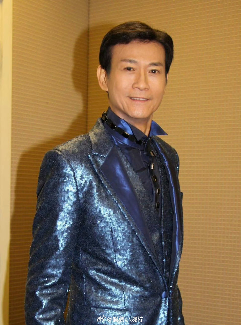 79岁郑少秋官宣退休他是荧幕上的楚留香、乾隆、张无忌、丁蟹，60年演艺生涯，塑造