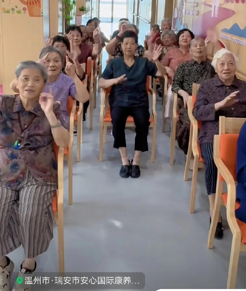 人老了，容易孤独和寂寞，需要人侍候和陪伴，特别是子女也都在上班，工作也挺忙挺辛苦