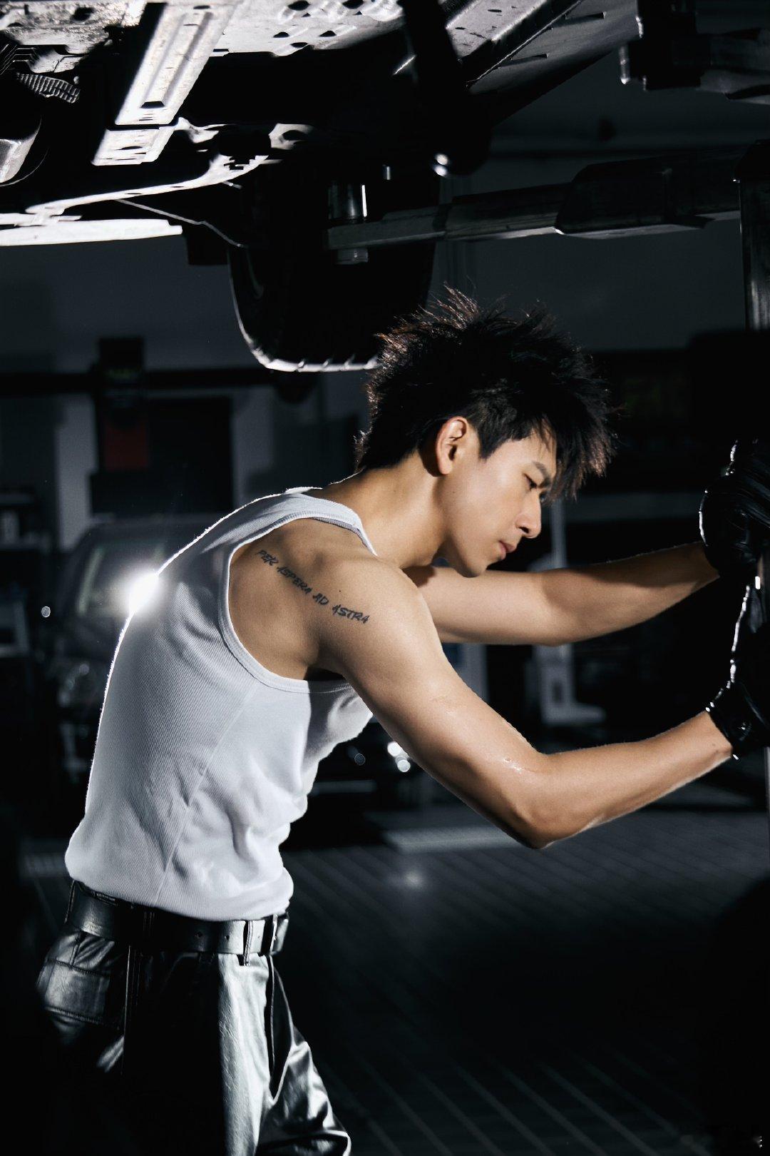 李现新代言剪影李现新代言预热 这么帅气的剪影到底是谁呢？好难猜哦哈哈哈哈哈哈！恭