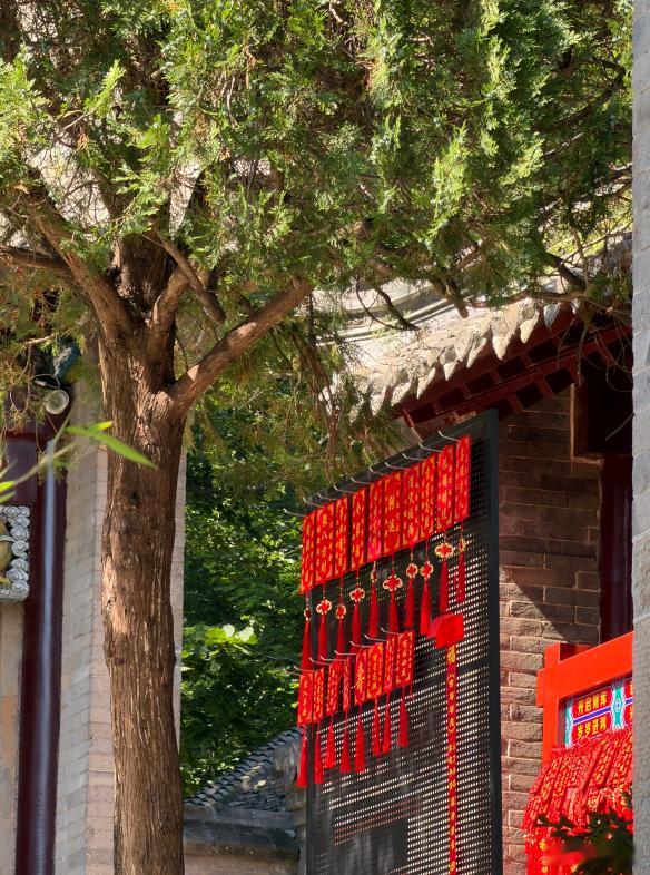 六月六想给事业和生活讨个好彩头，大孤山这套专属祈福仪式很对我的胃口。先摸五福，把