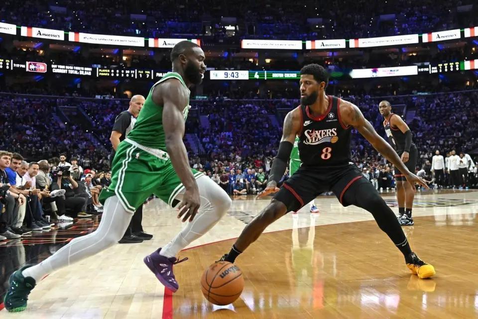 双探花50分稳军心！凯尔特人客场108-100险胜76人2-1夺回主场优势，塔图