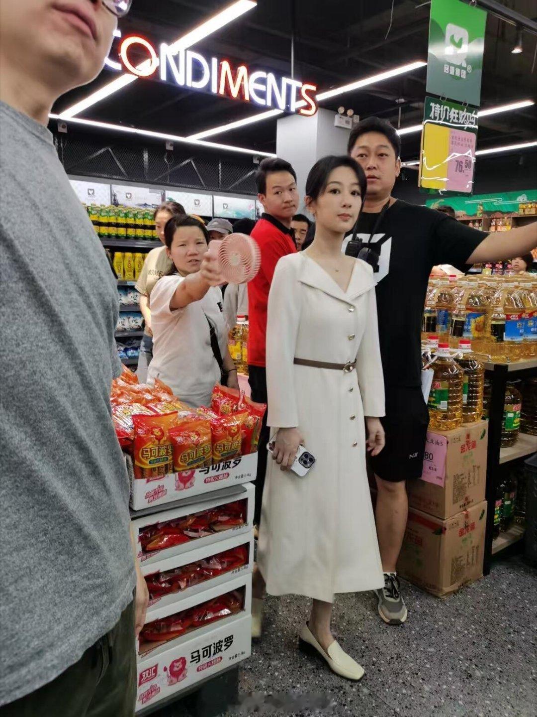 网友发了之前线下偶遇杨紫的照片 ​​​