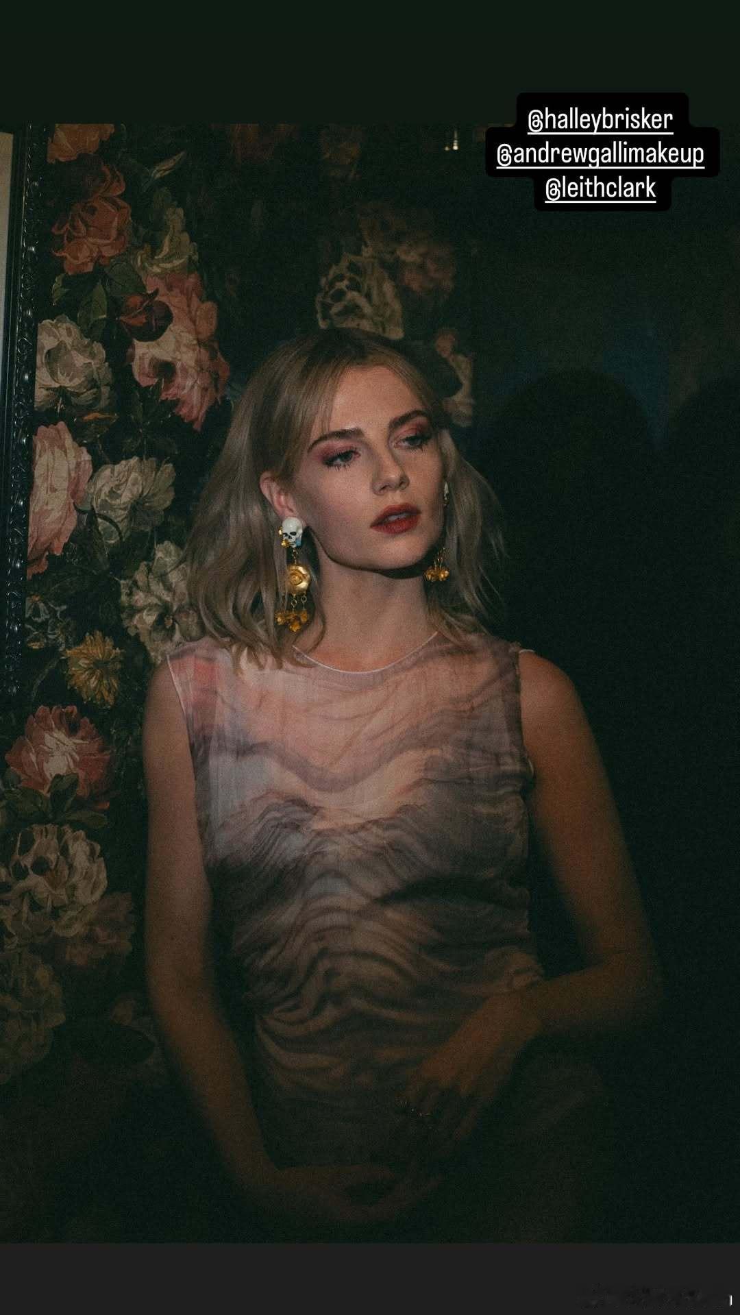 Lucy Boynton露西宝通在伦敦出席Mulberry品牌为Cynthia 