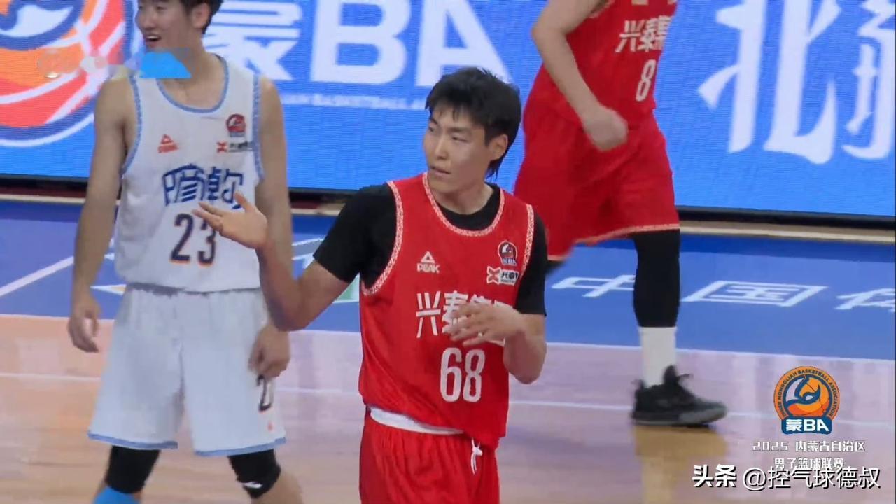 家人们！蒙BA赛场炸翻了！前CBA山东队11号秀阿泽彻底打疯了！

小组赛第6轮