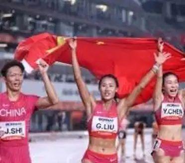 不得不说陈妤颉这小姑娘太有灵气了！混合4×100米接力最后一棒极限逆转，直接帮队
