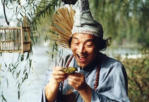 送别济公爷爷！游本昌老先生离世，世间再无这把蒲扇！

“鞋儿破，帽儿破，身上的袈