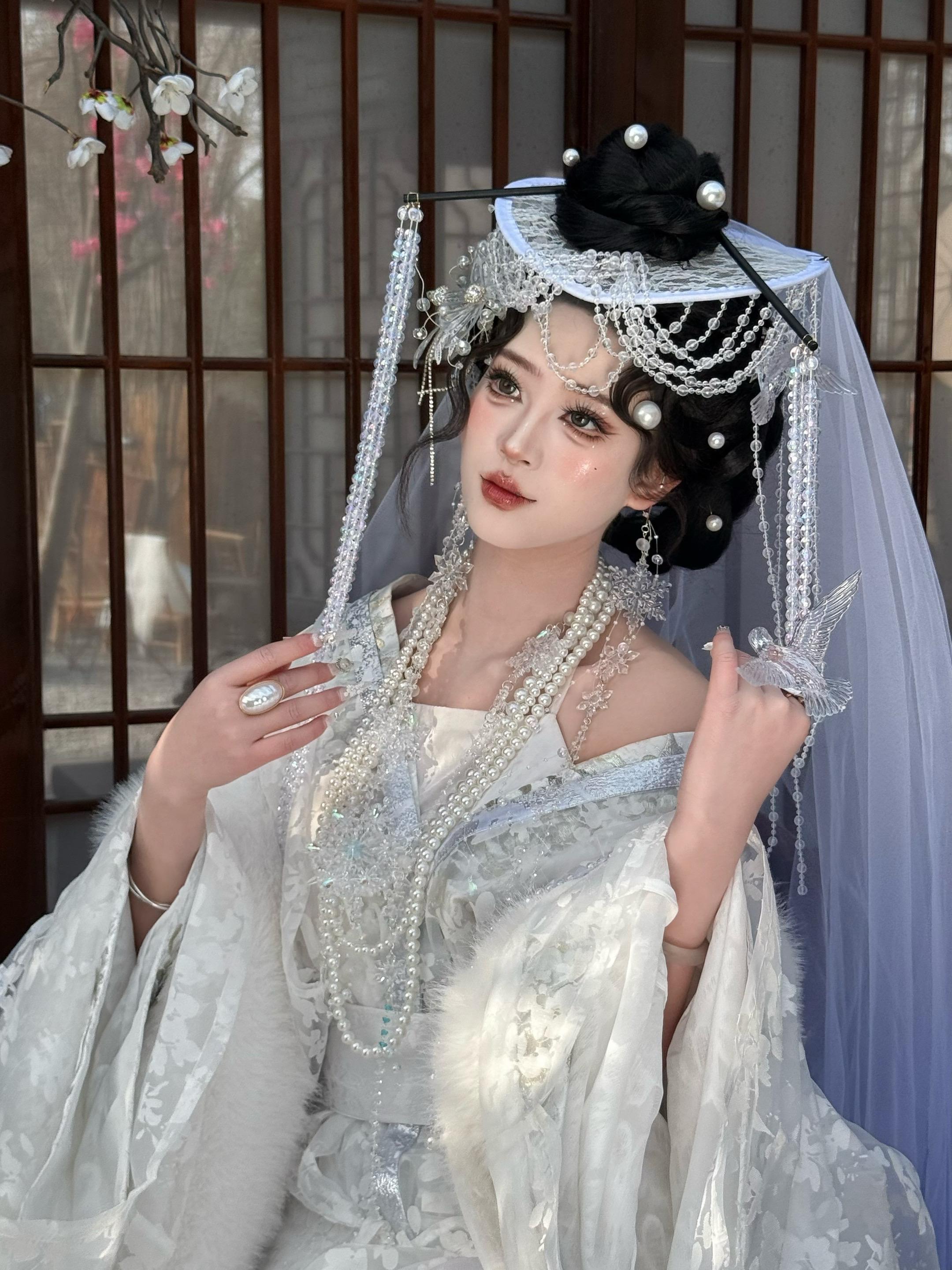 “她不是姐妹中最丑的，他一定是个美人胚子”