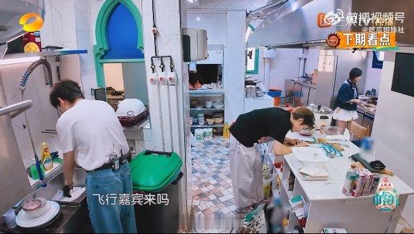 丁禹兮沈月cue十个勤天R1SE 丁禹兮沈月cue十个勤天R1SE来中餐厅 中餐