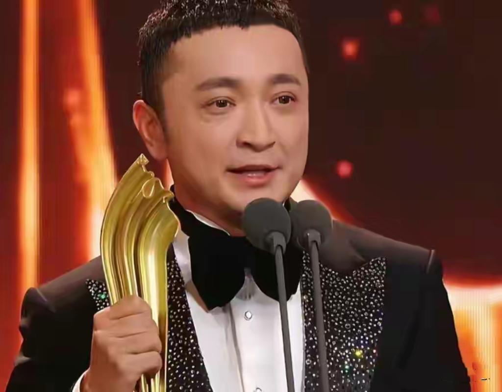 离过年不到俩月，42岁的尼格买提高调官宣喜讯，新生活开启的喜悦溢出屏幕。曾经，他