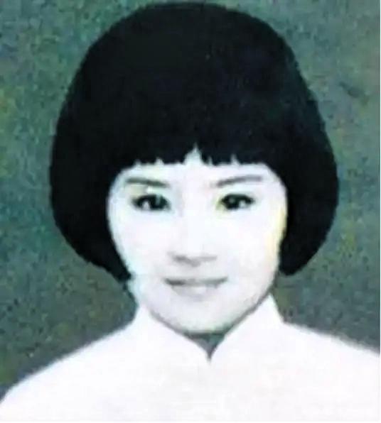 1931年厦门刑场上，怀胎八月的梁慧贞摘下手表塞给刽子手：“别打肚子，朝头开枪，