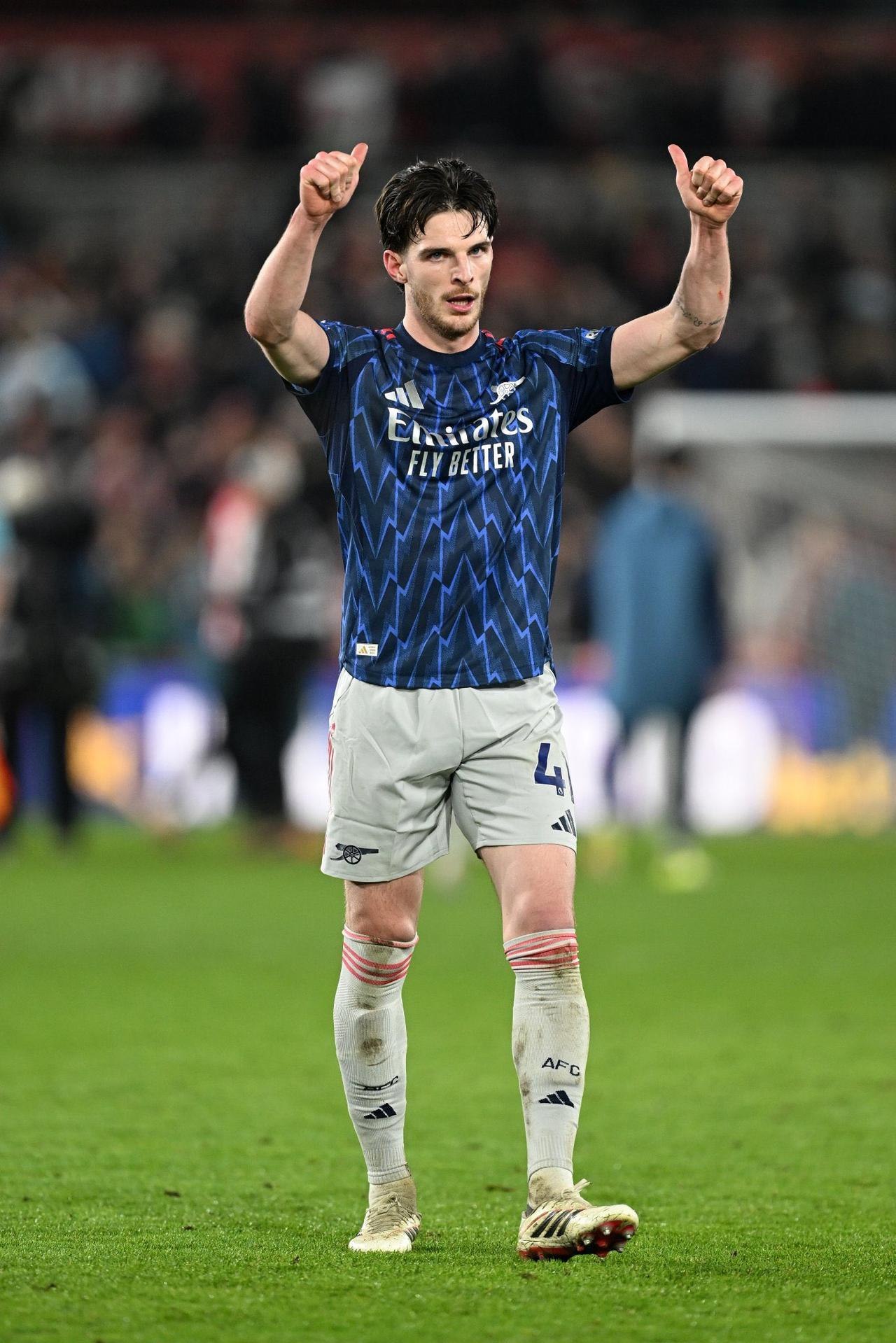 德克兰·赖斯在谈到本赛季金球奖的讨论时表示：“这太不真实了，显然，你会希望自己能