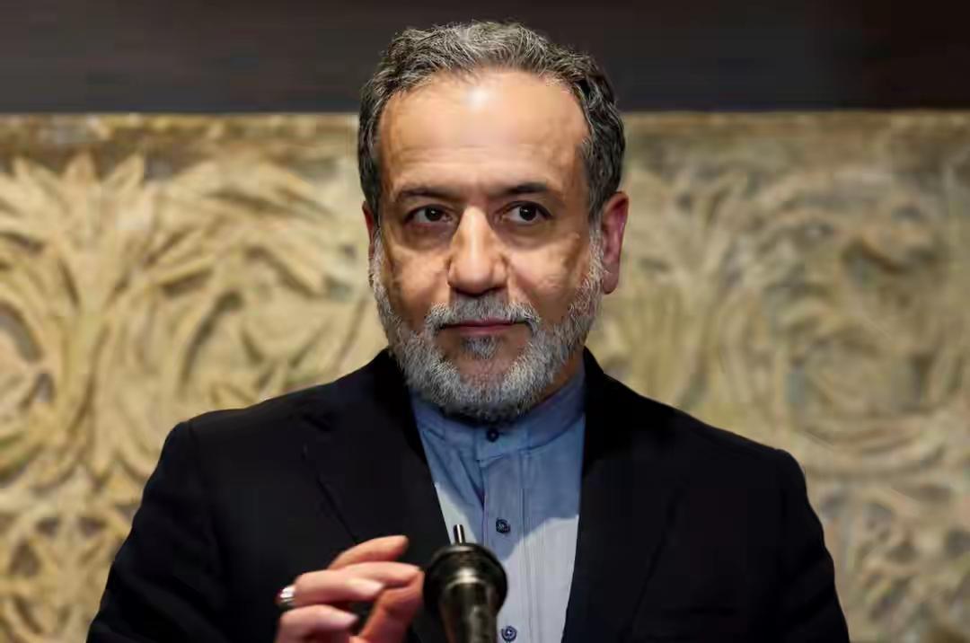 虽然以色列袭击了伊朗国家安全秘书，这样伊朗人更团结了。伊朗人现在明白一个事。只要