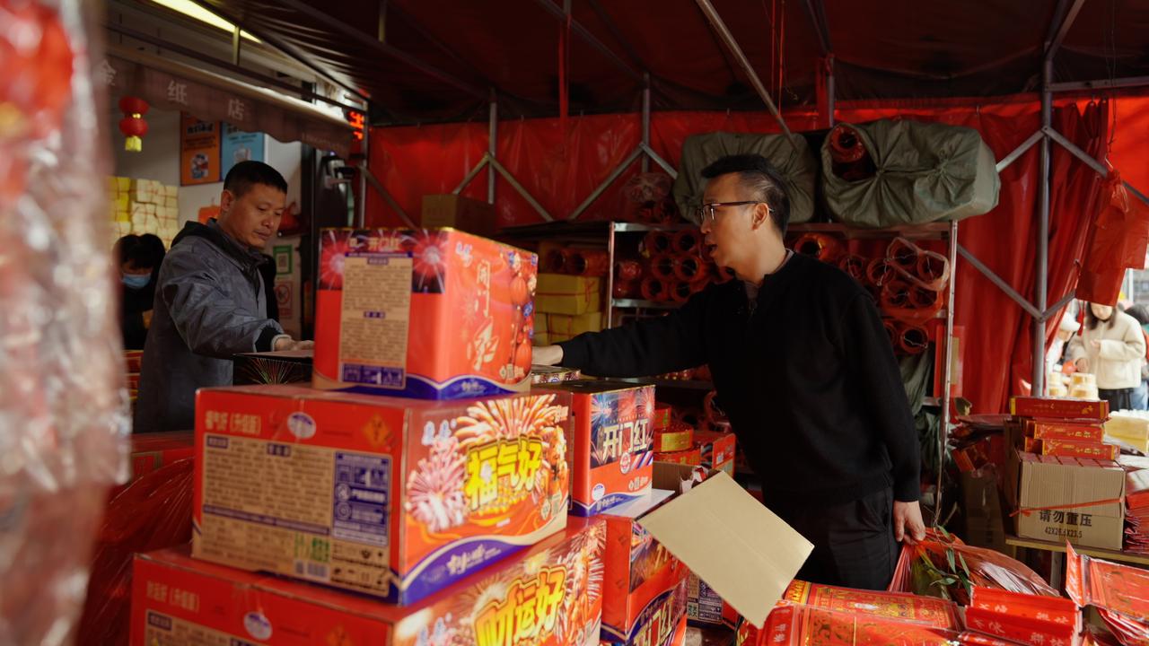 一桌宴客三辆同款尊界S800，这款车已经成为高净值圈层“体验认同”的显性符号。