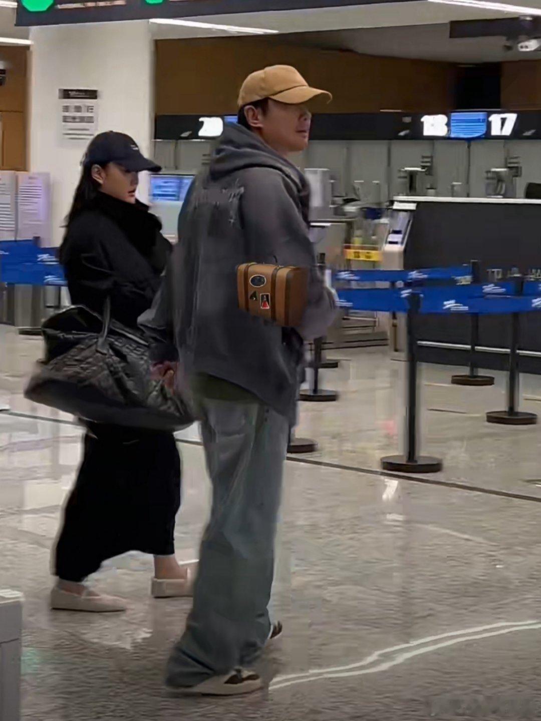 对沈腾一米八有了实感沈腾私服还挺好看的怎么一上节目就显年纪呢[doge] ​​​