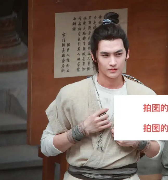 黄俊捷古装造型，这是演的乞丐吗 ​​​