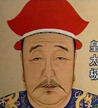 1634年，26岁的寡妇海兰珠嫁给了自己42岁的亲姑父皇太极，新婚夜，她紧张的浑