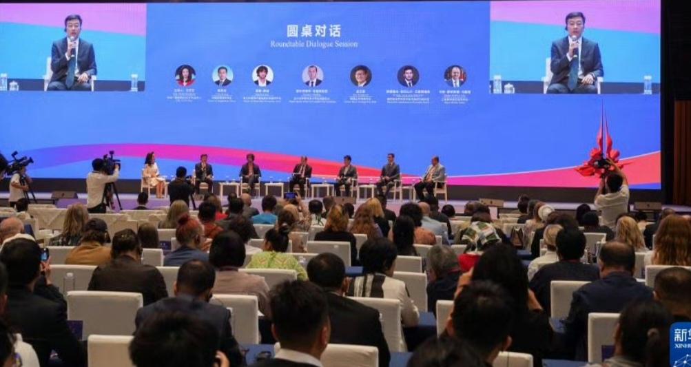 10月19日，“世界市长对话·景德镇暨2025景德镇论坛”在千年瓷都江西省景德镇