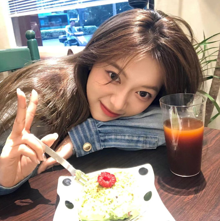 习惯了每次说“我没事你不用管我”都收获一句“那你一个人小心一点”，忽然有人把一句