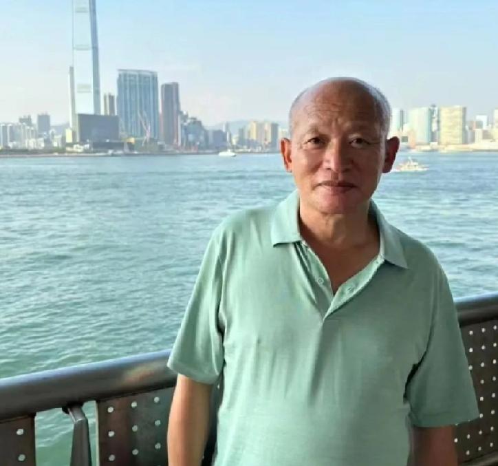 太蹊跷了！湖南邵阳64岁男子唐又林，在下午13点40分，告诉妻子他出去下象棋，穿
